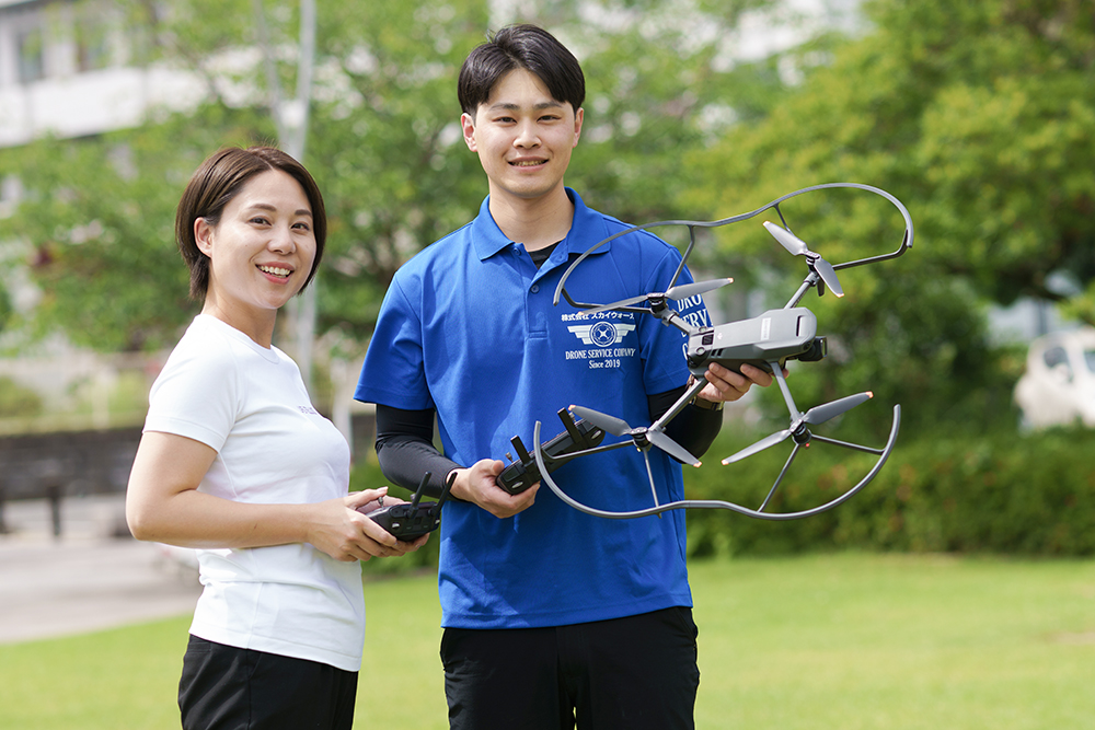 スカイウォーカーのインストラクターとドローン